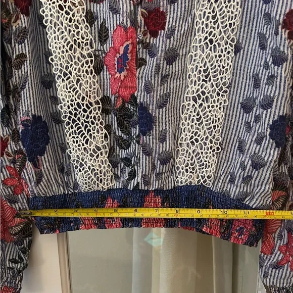 ELA Floral Embroidered Blouse Size XS - Picture 8 of 9